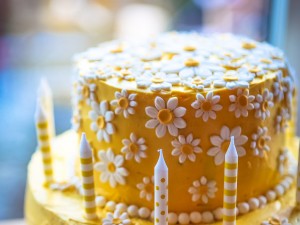 Birthday Cake - Daisy